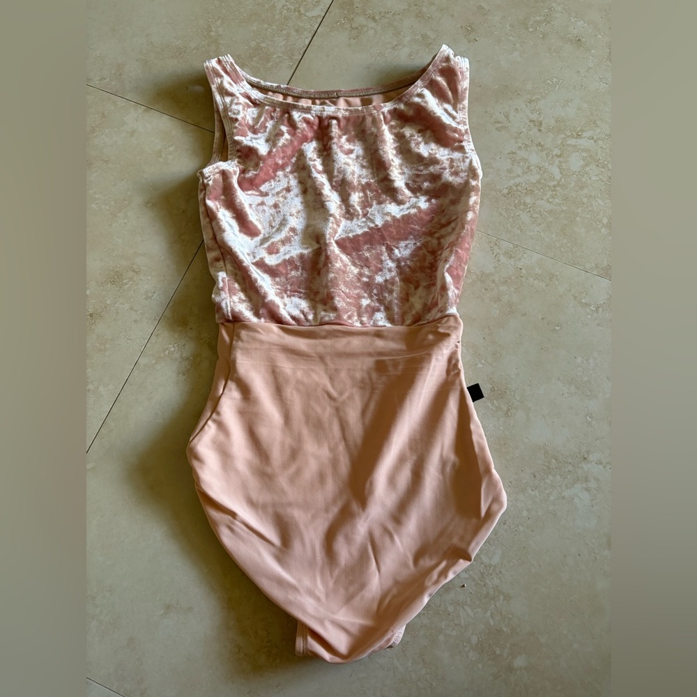 Jule Dancewear Pink Velvet leotard - Picture 2 of 3